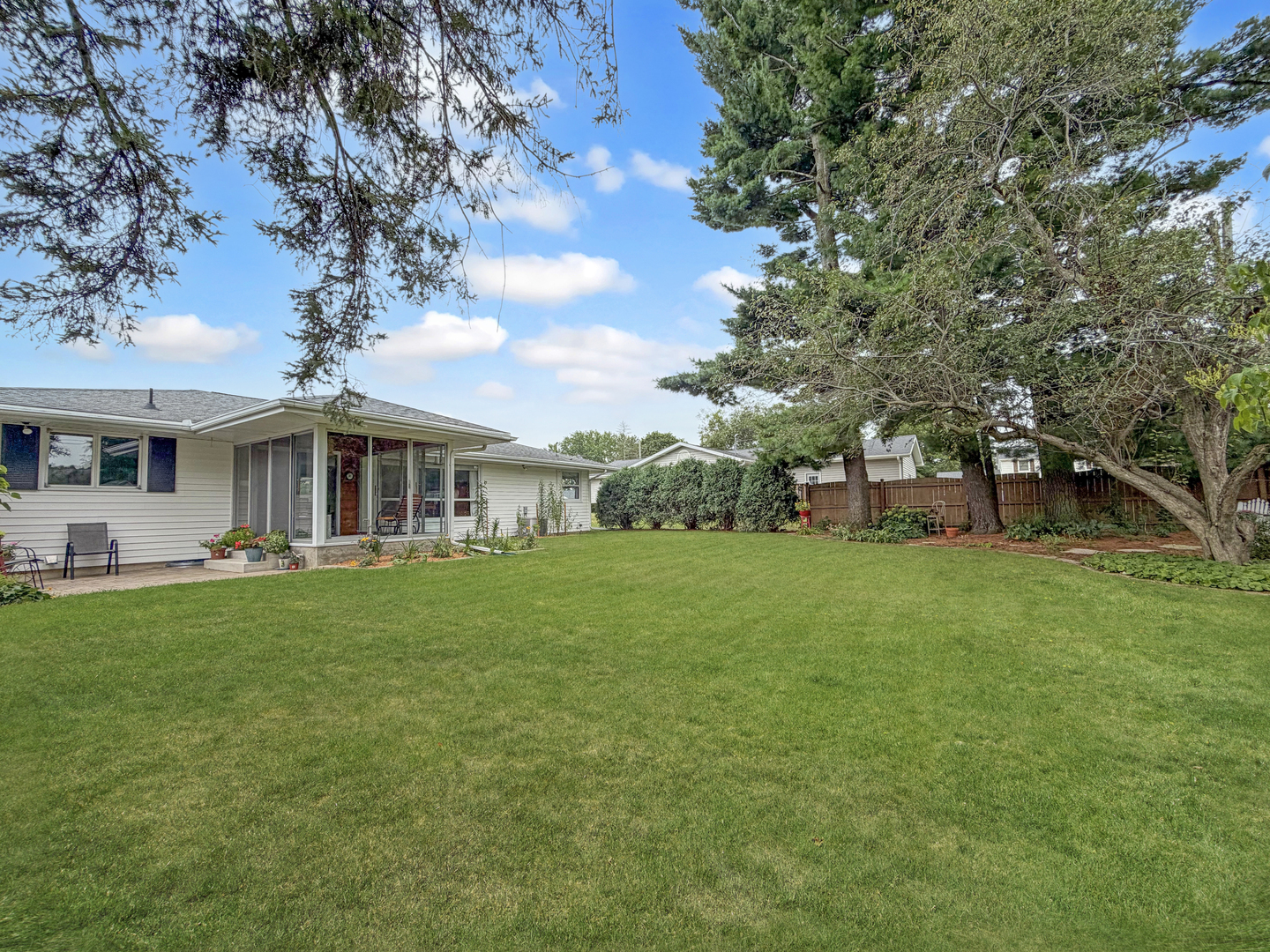 1353 Empire Court