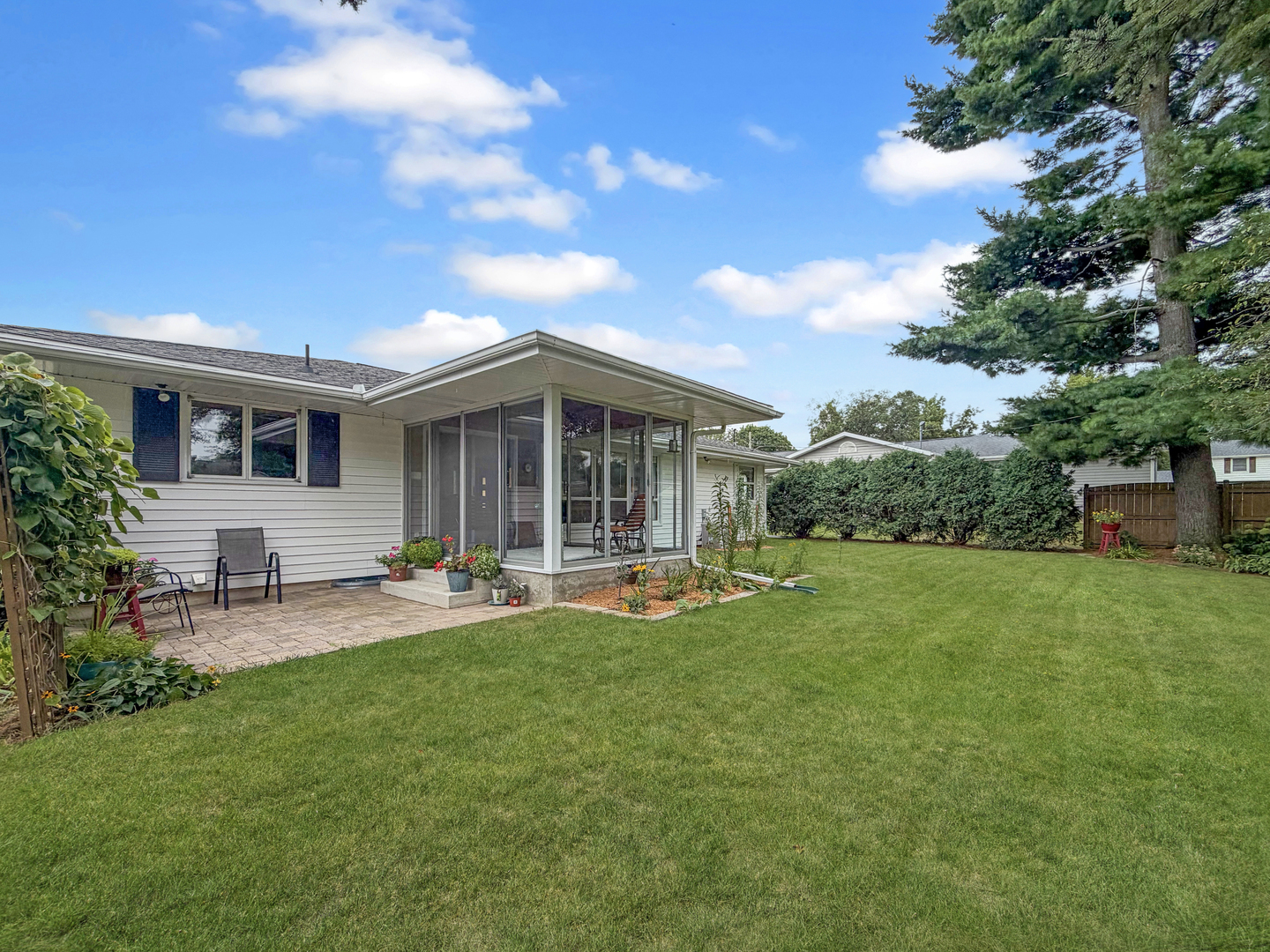 1353 Empire Court