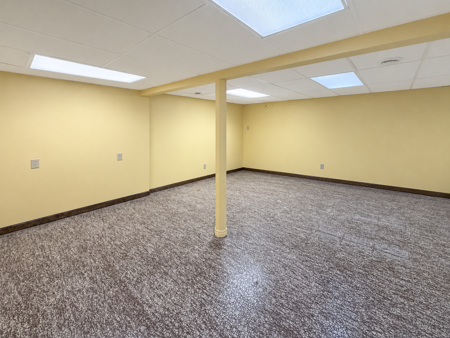 108 W Meadows Court