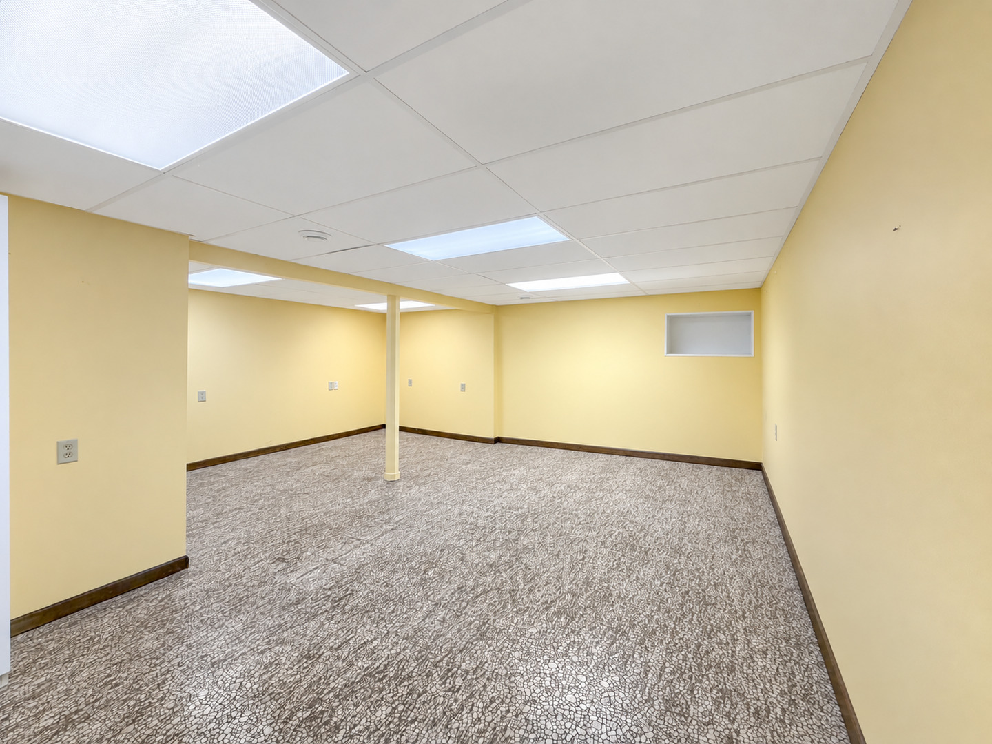 108 W Meadows Court