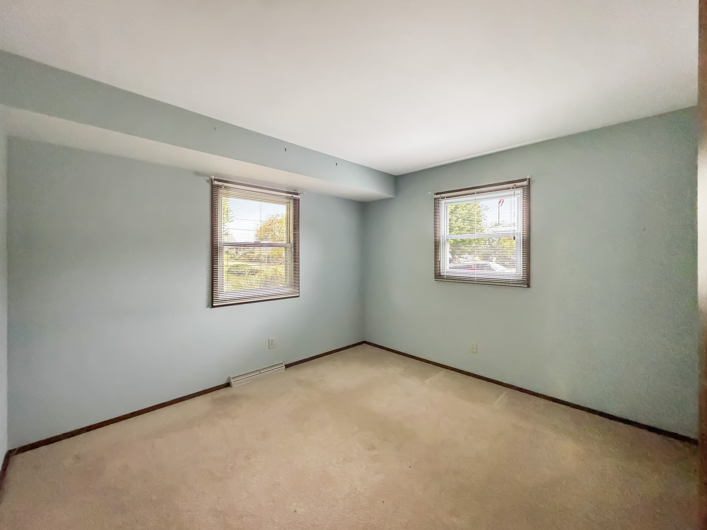 108 W Meadows Court