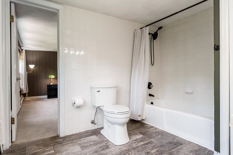 1433 Greenwich Lane