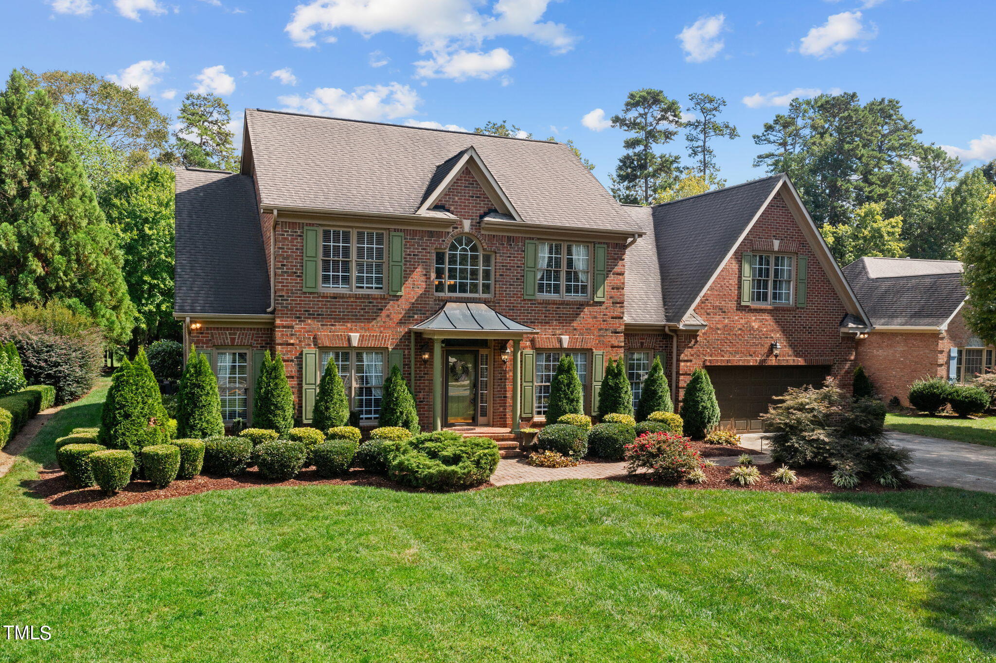 918 Golf House Road W