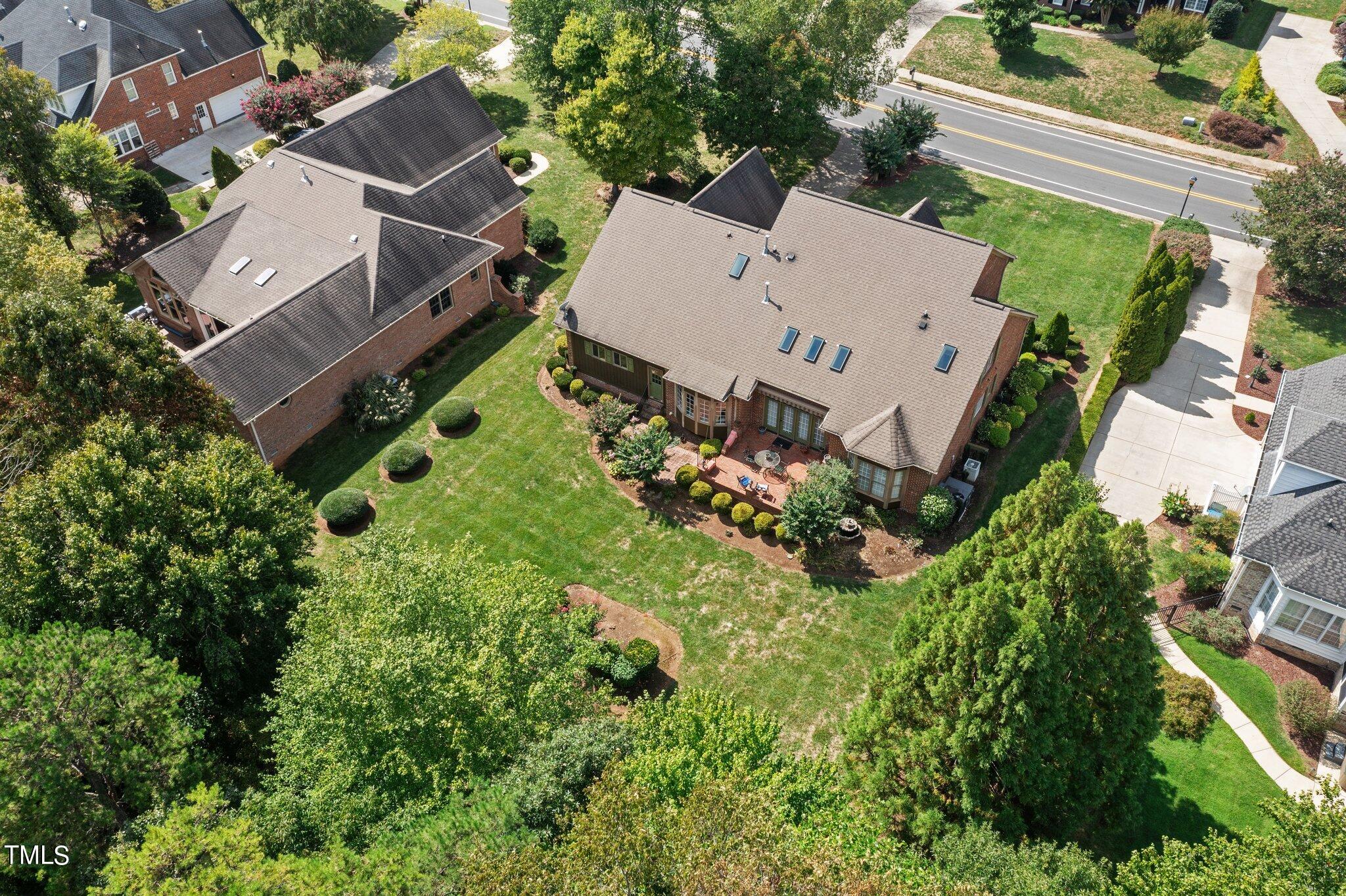 918 Golf House Road W