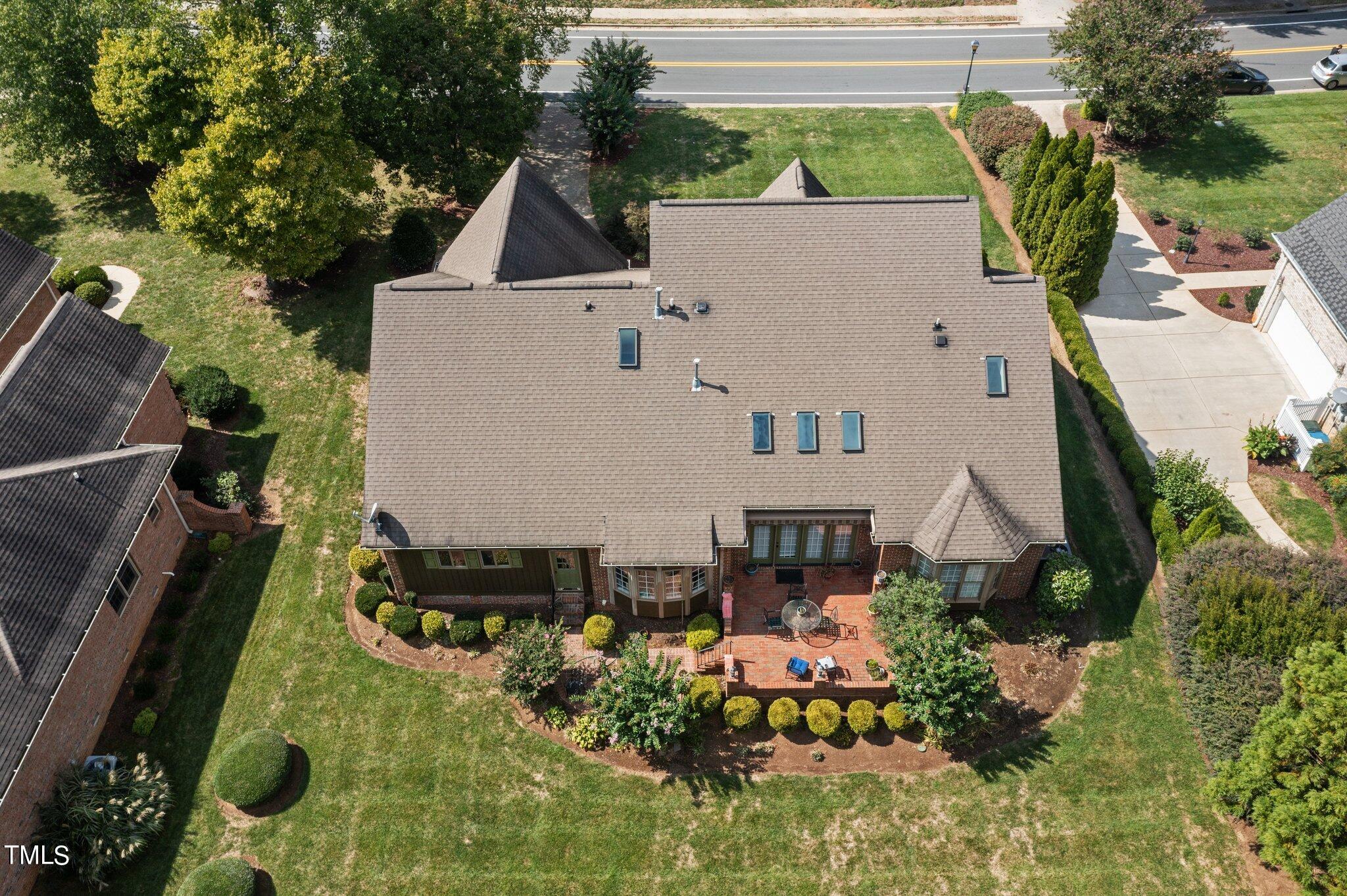 918 Golf House Road W