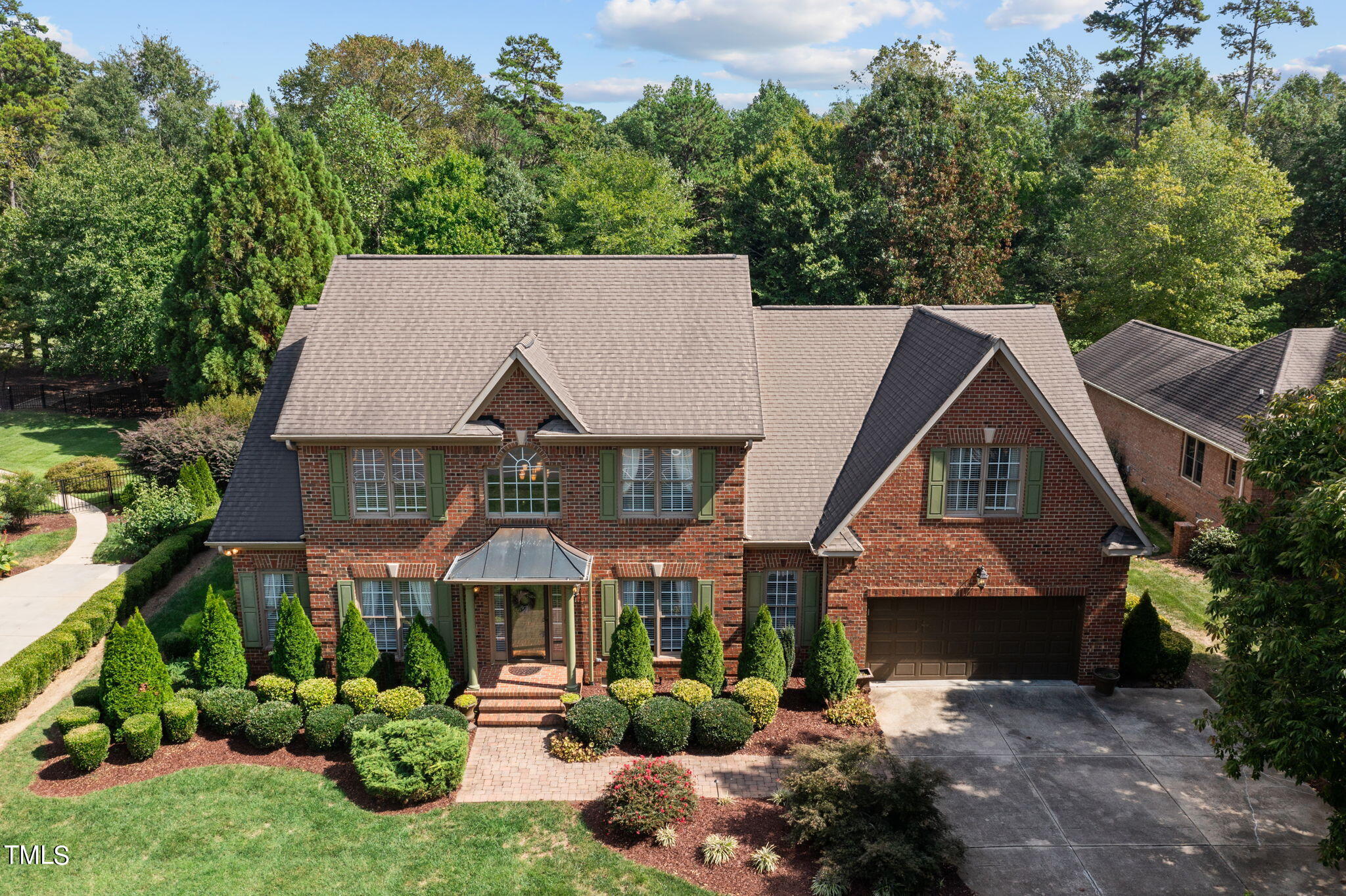 918 Golf House Road W