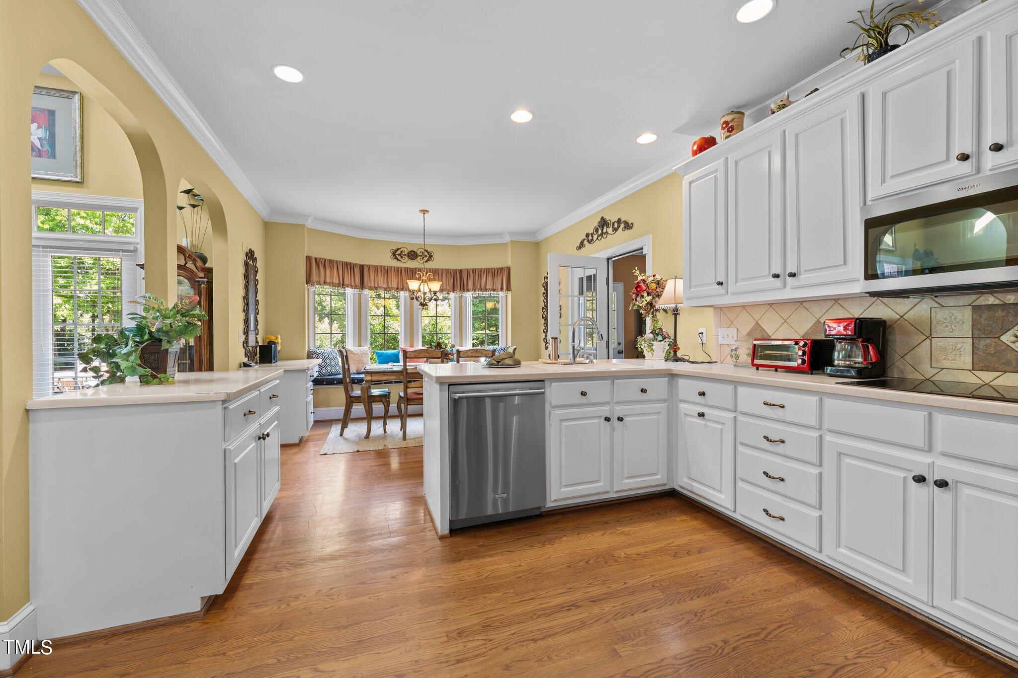 918 Golf House Road W