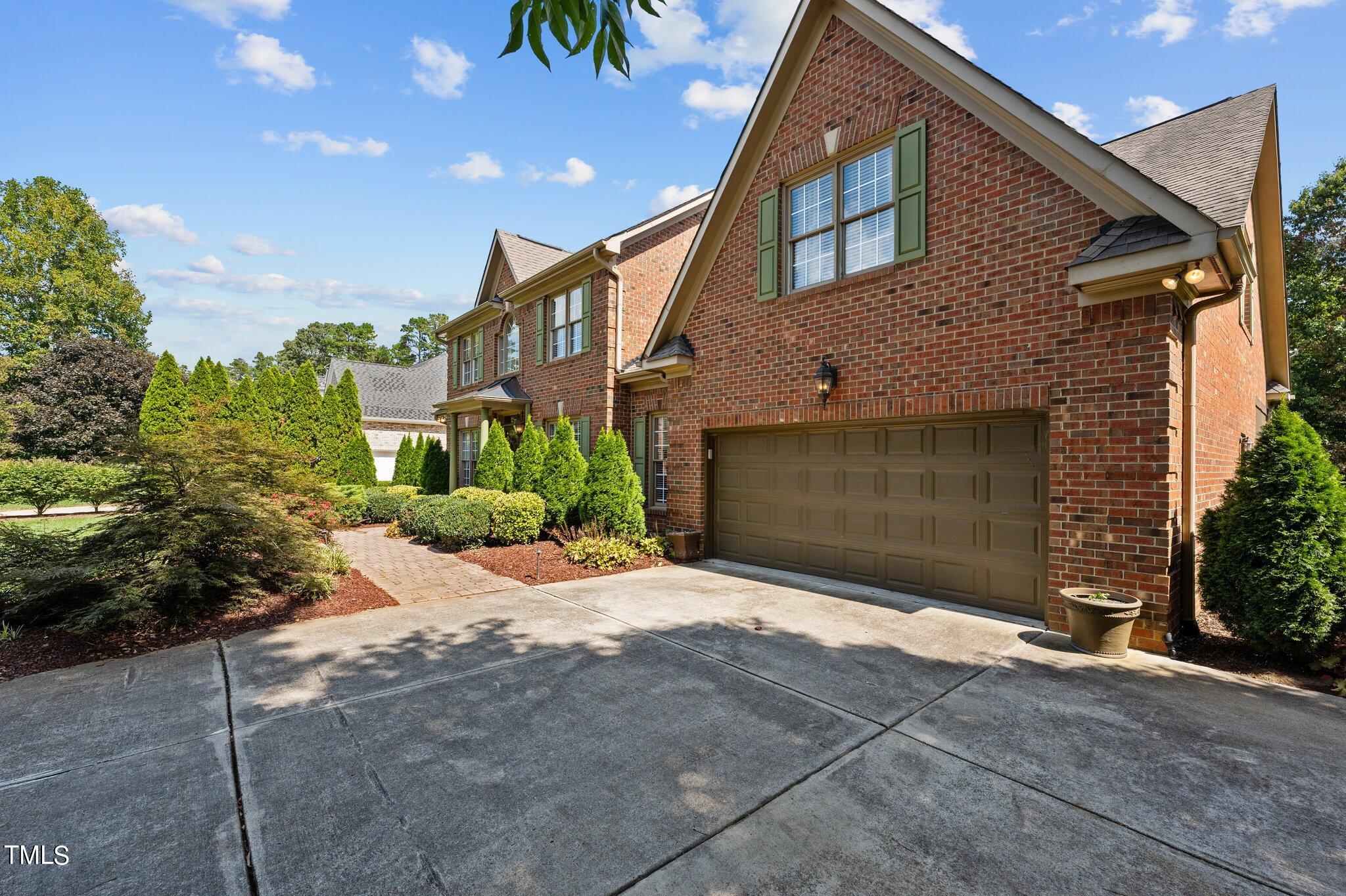 918 Golf House Road W