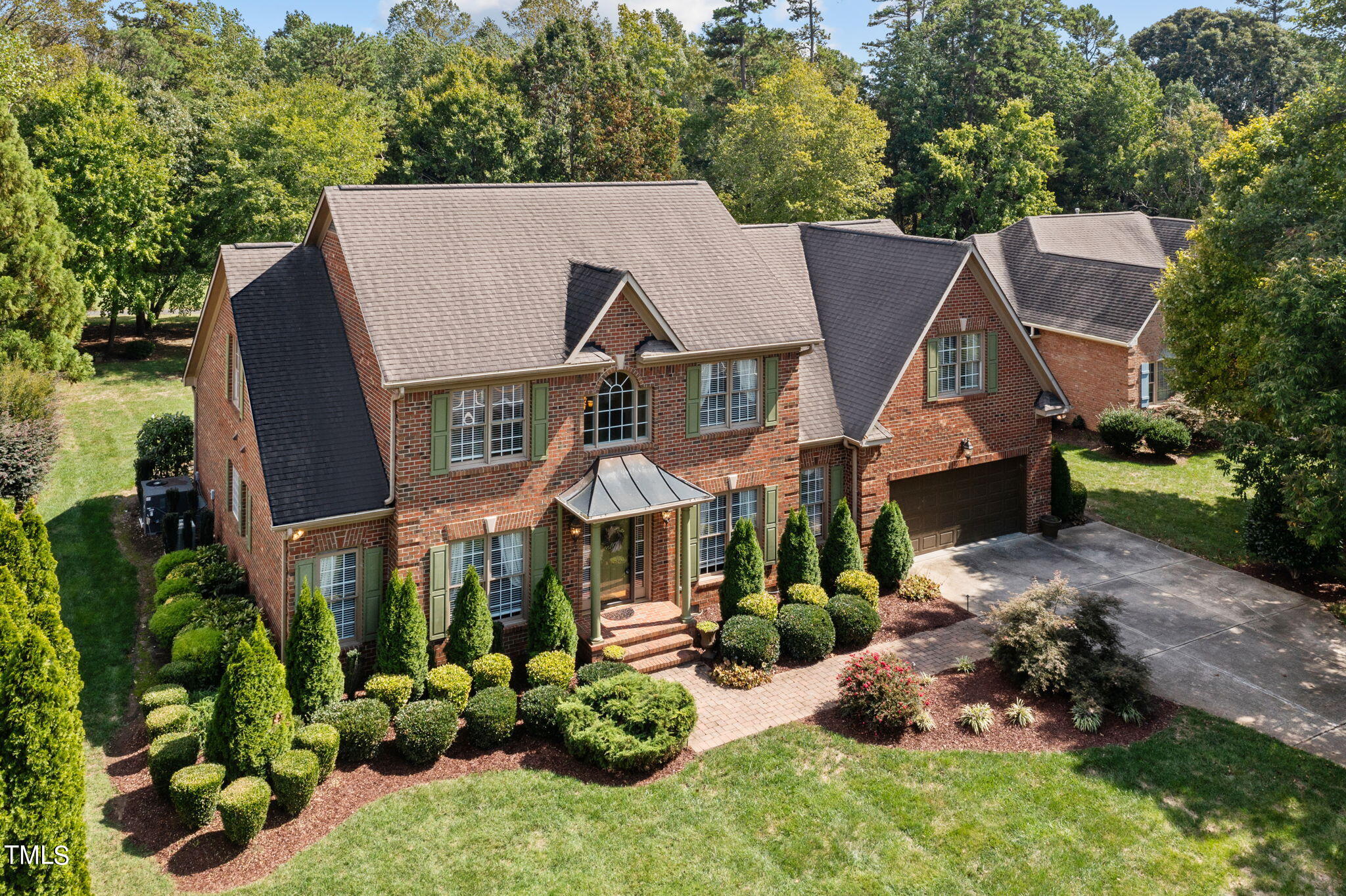 918 Golf House Road W
