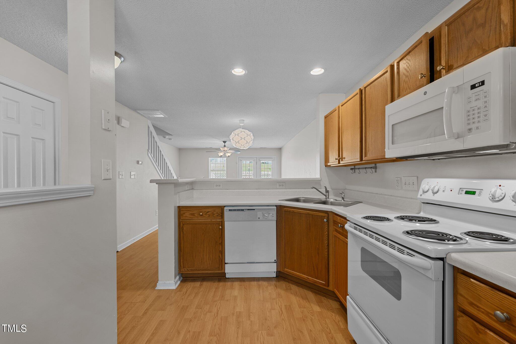 1119 Oak Blossom Way