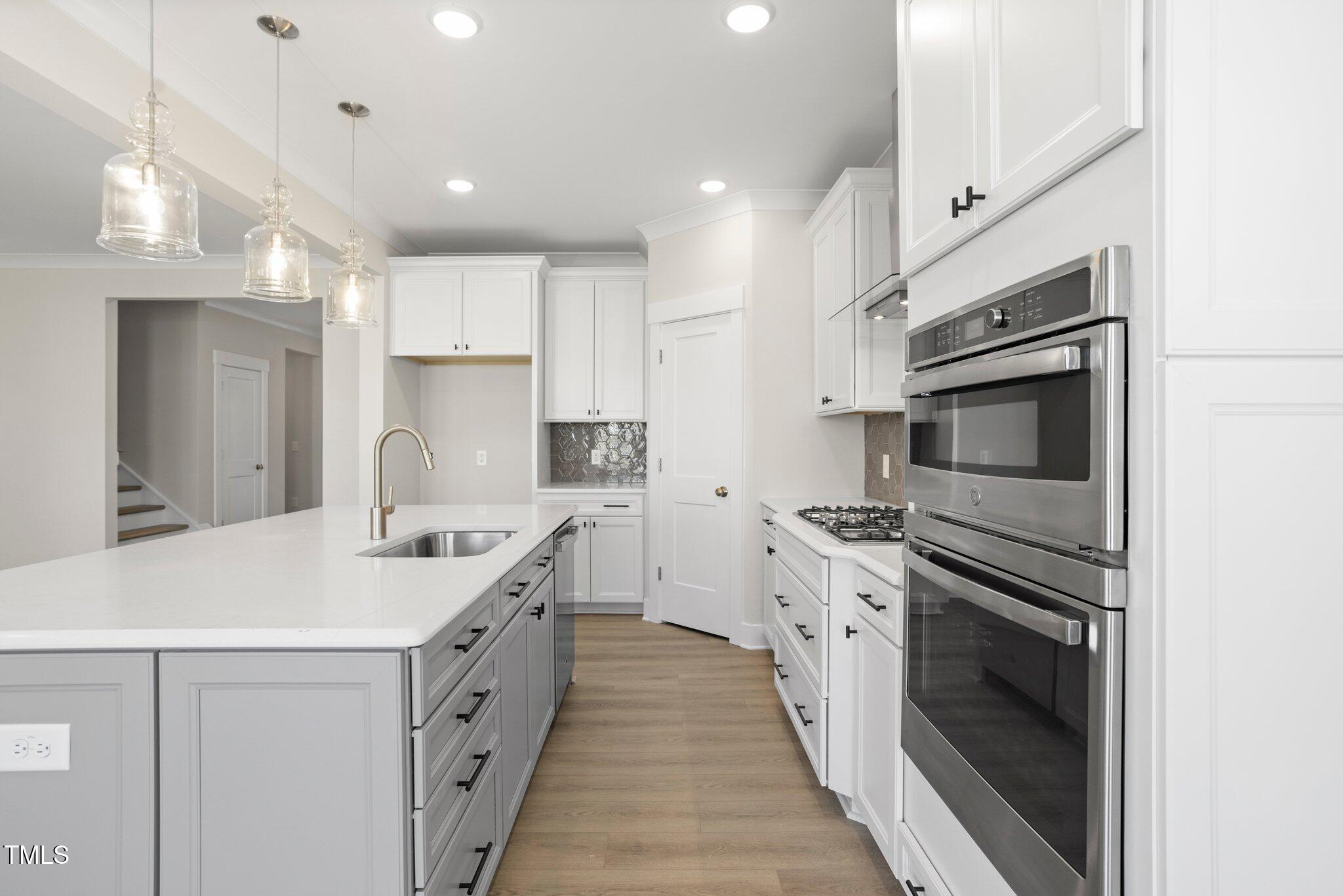 1129 Capulet Drive