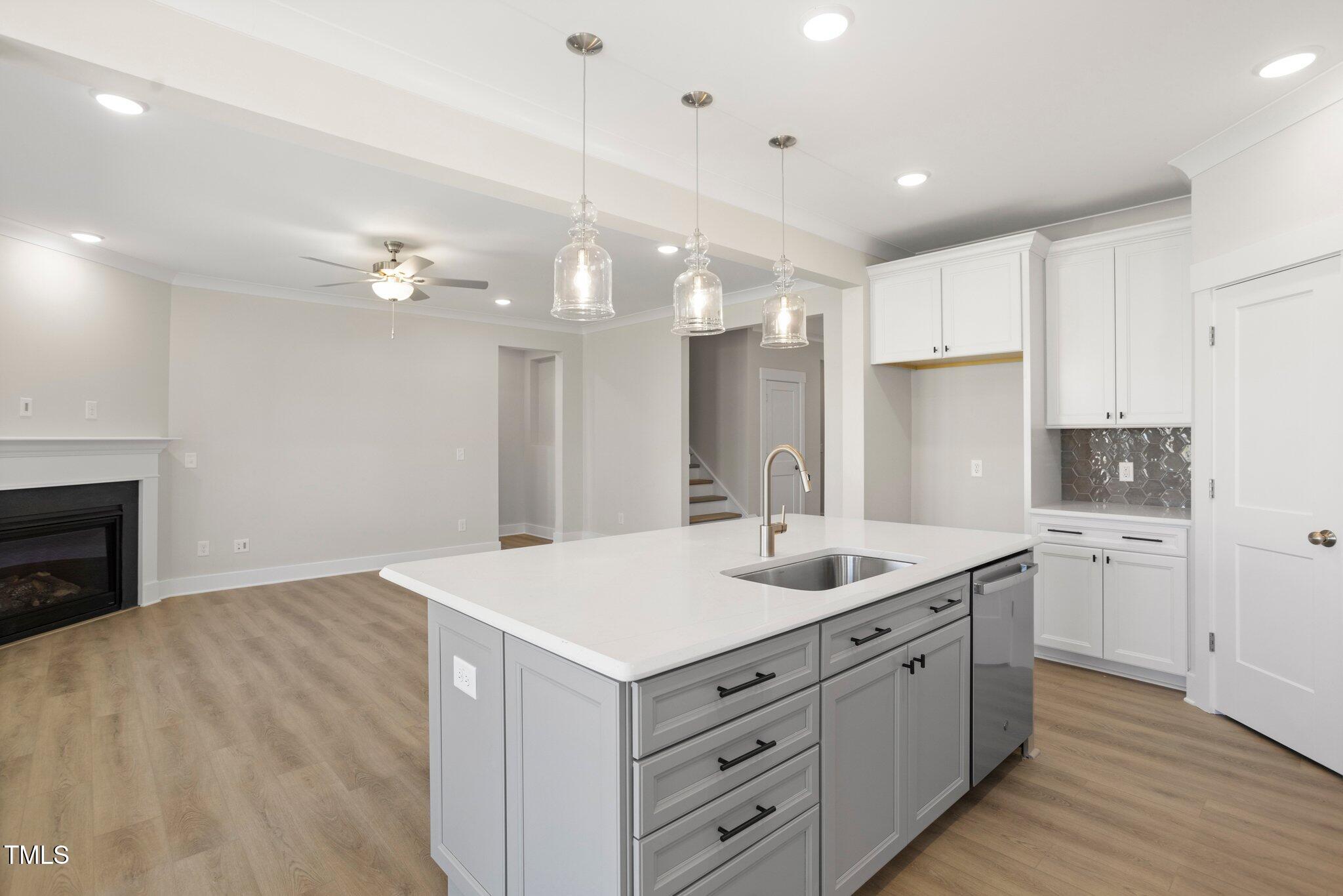 1129 Capulet Drive