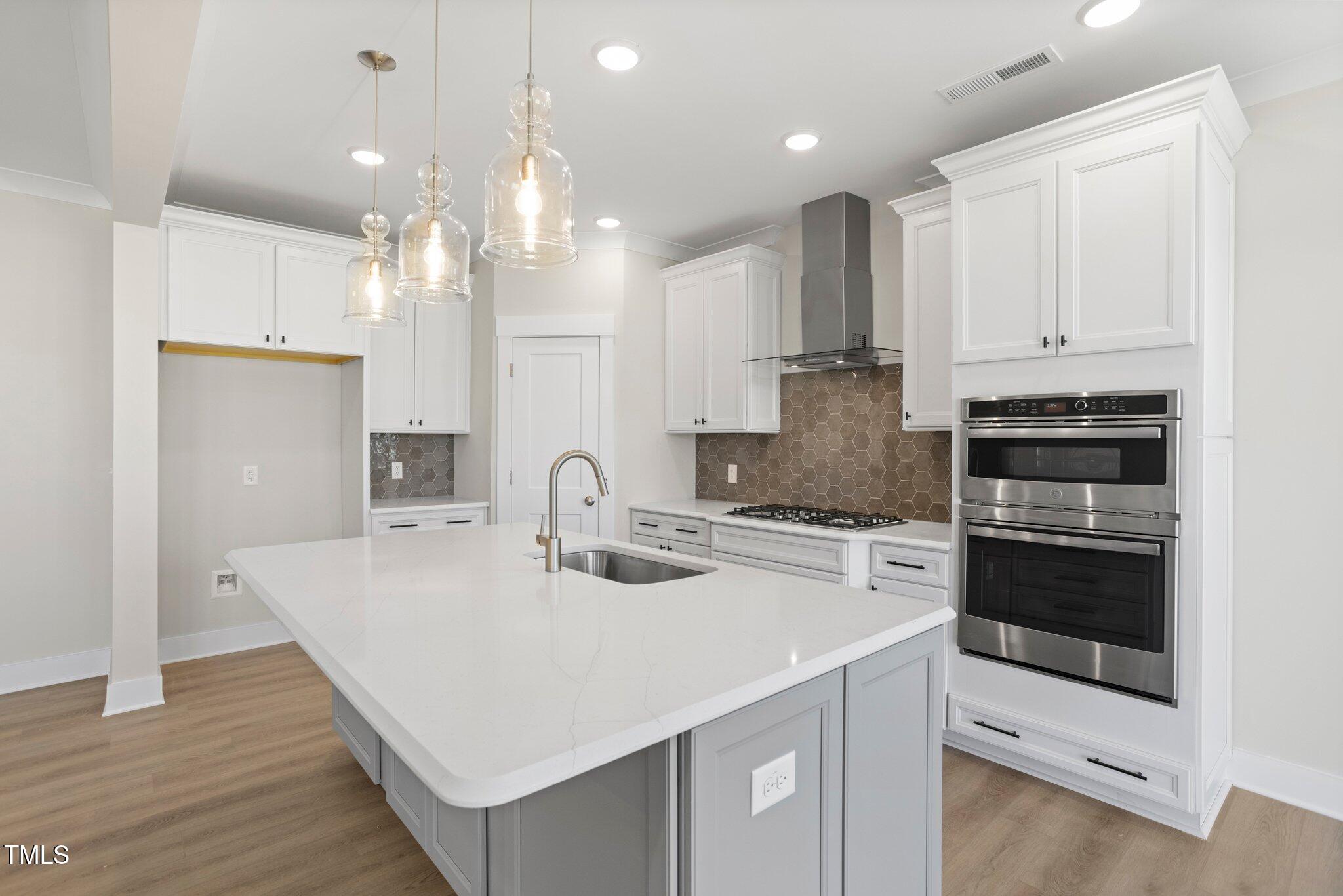 1129 Capulet Drive