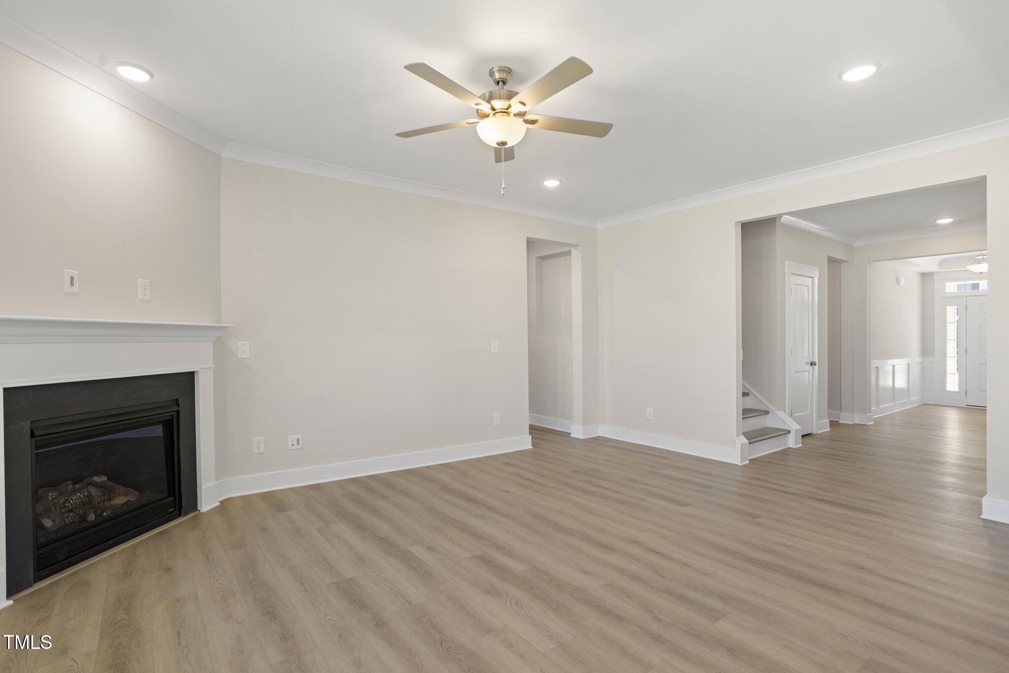 1129 Capulet Drive