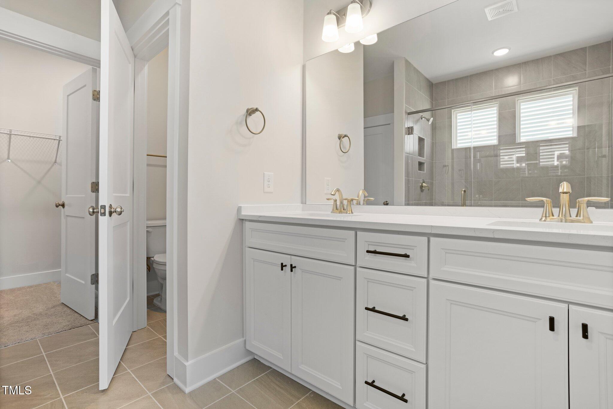 1129 Capulet Drive