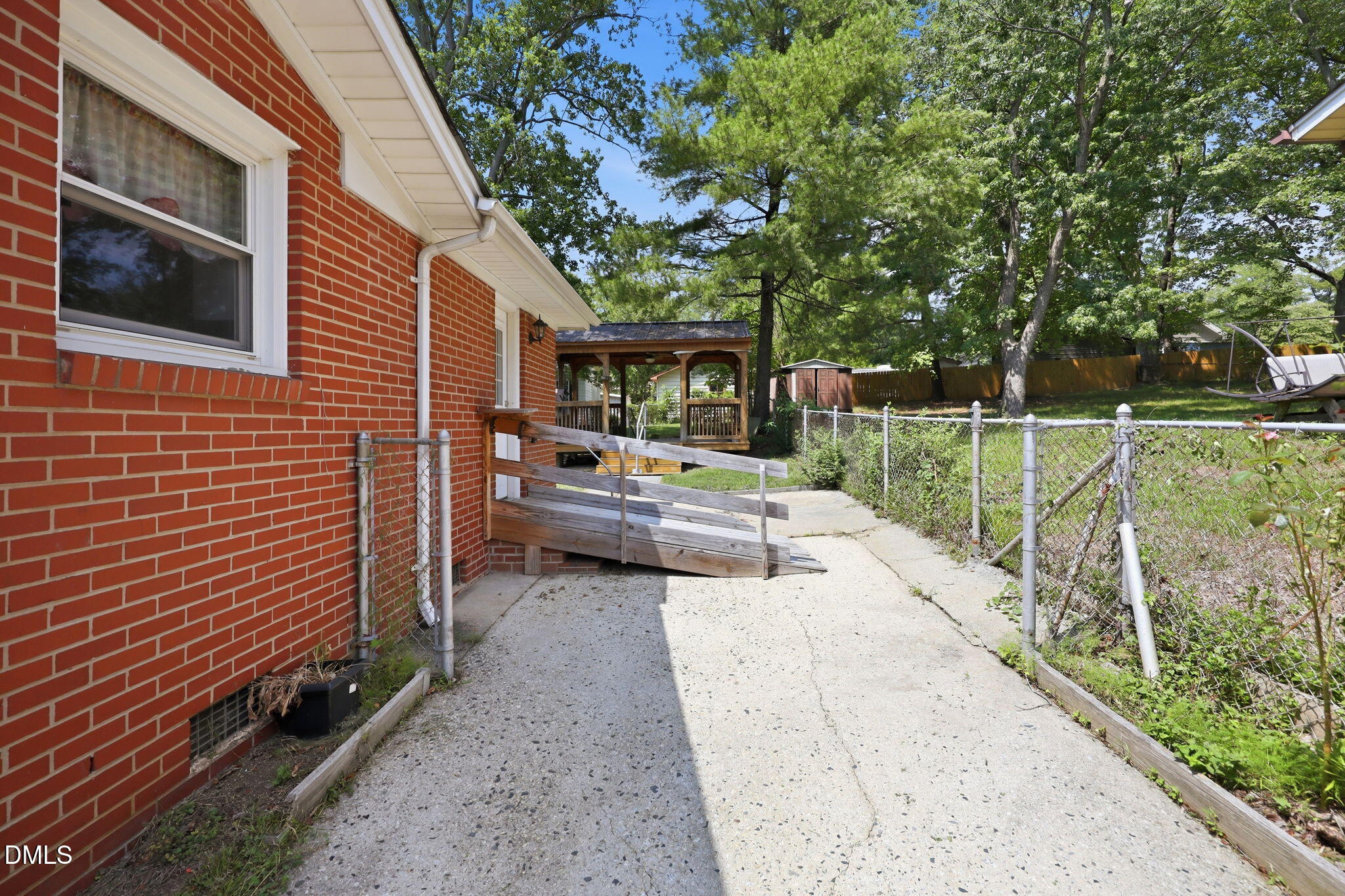 2222 Lynette Drive