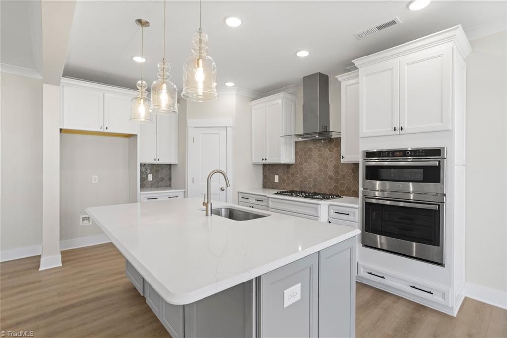 1129 Capulet Drive