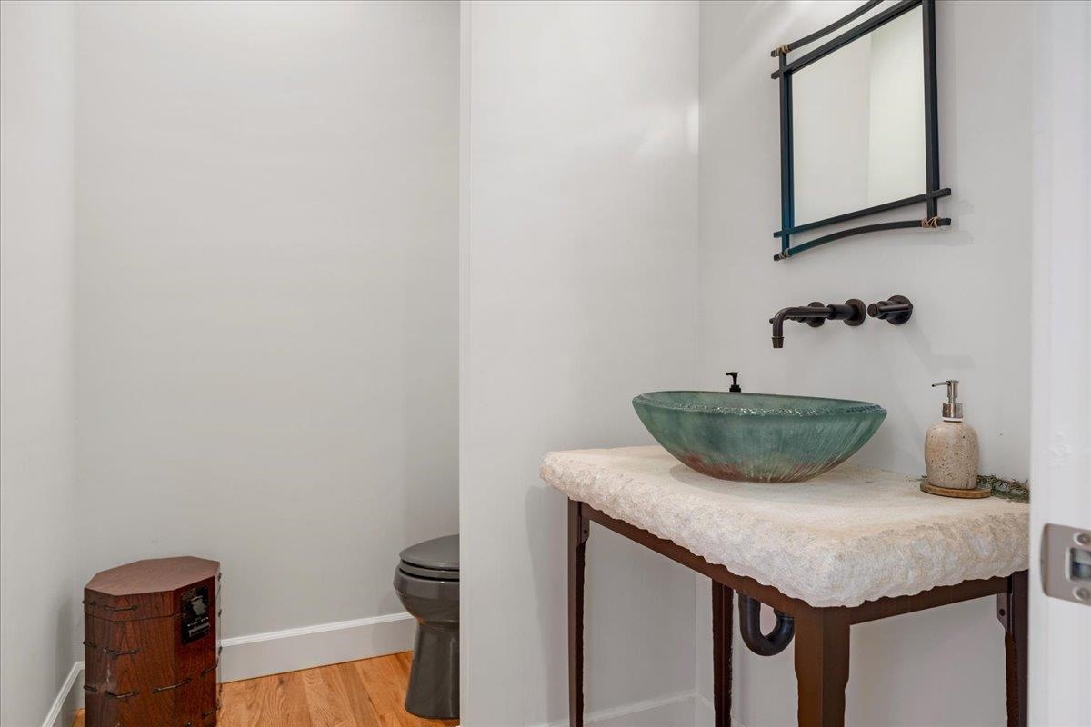 735 Siskiyou Lake Blvd