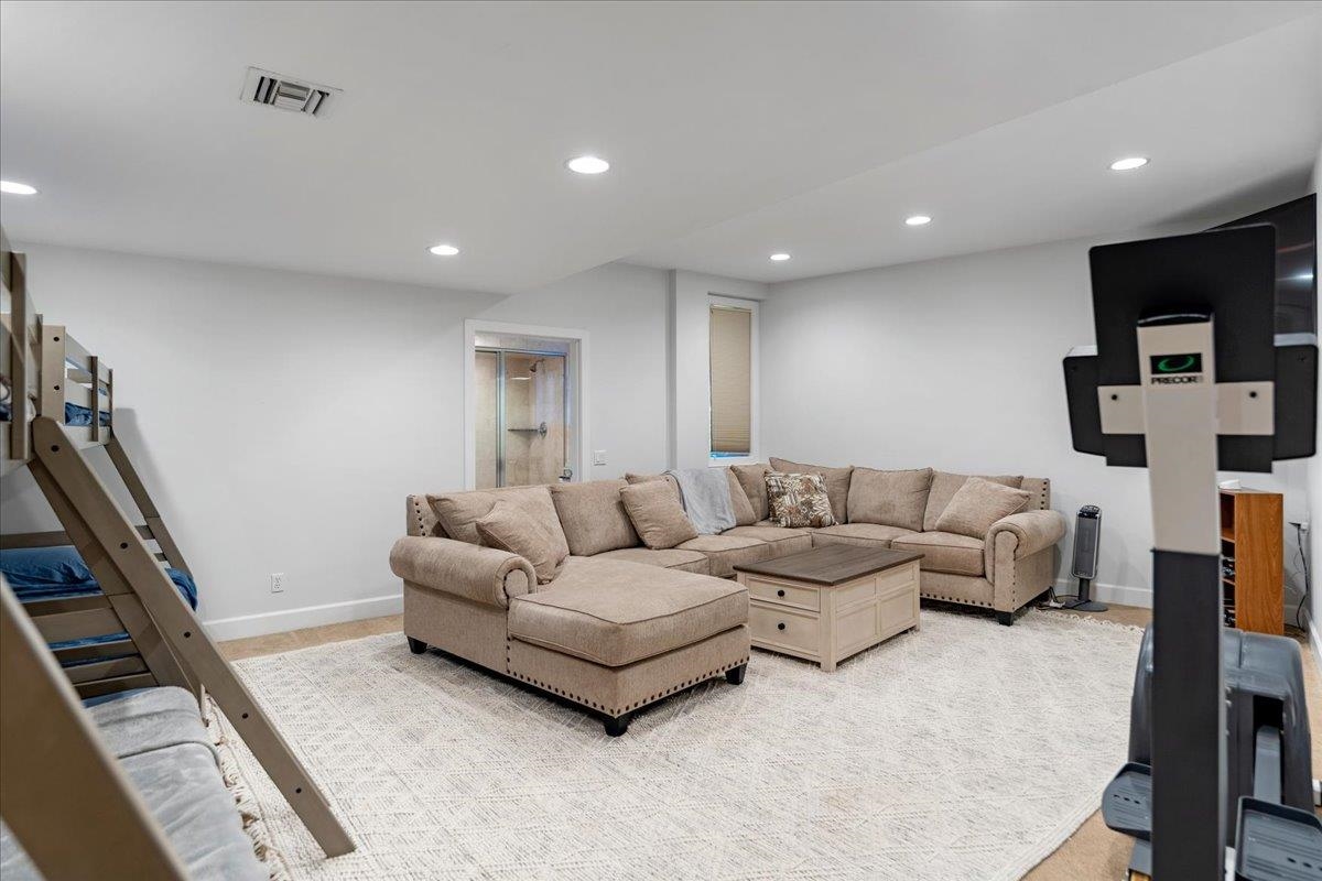 735 Siskiyou Lake Blvd