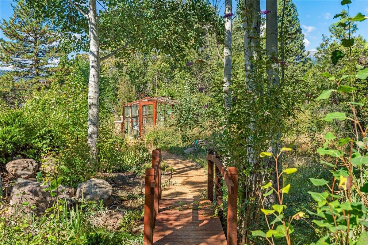 735 Siskiyou Lake Blvd