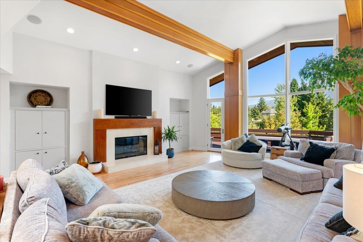 735 Siskiyou Lake Blvd