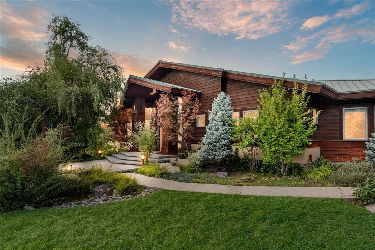 735 Siskiyou Lake Blvd