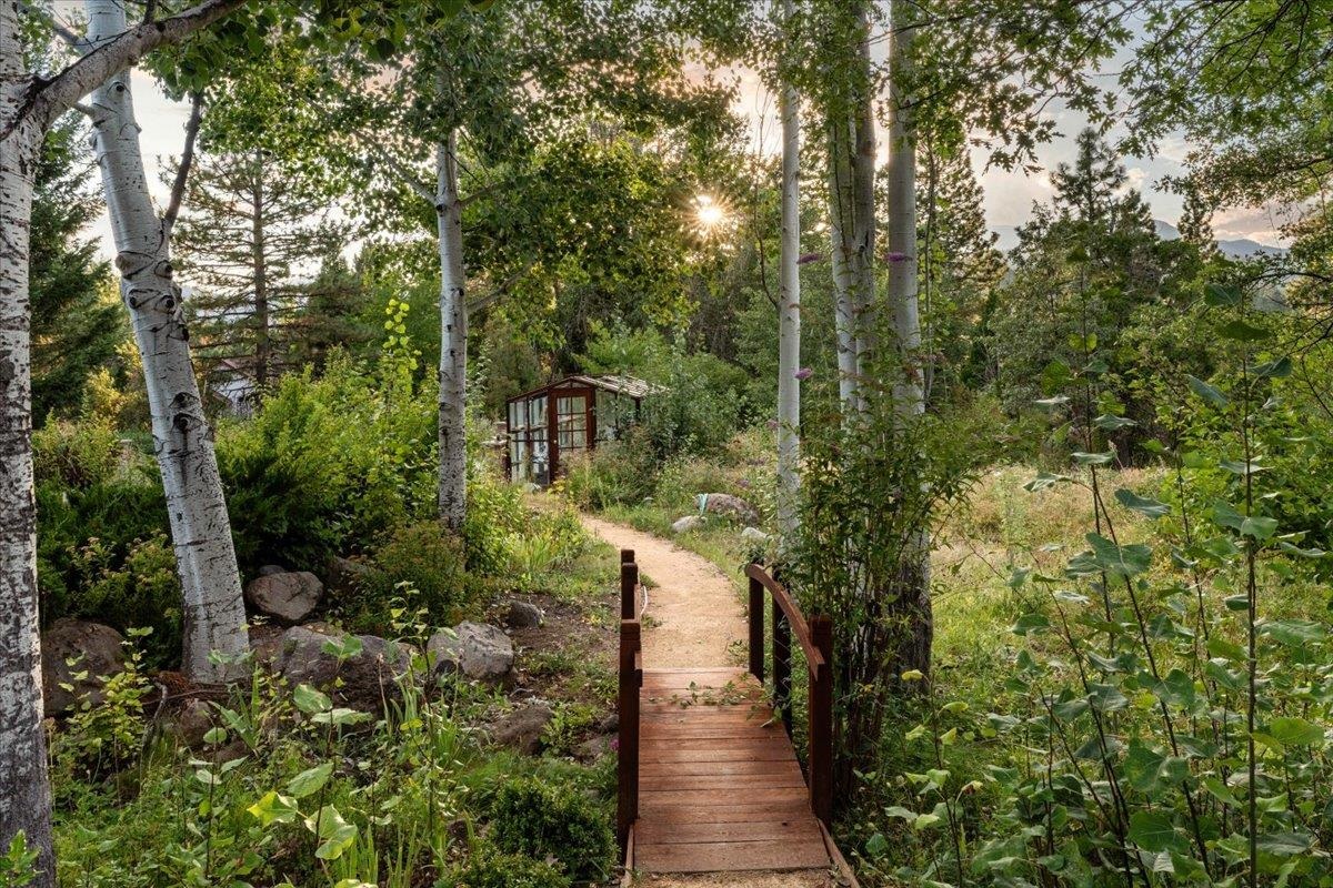 735 Siskiyou Lake Blvd