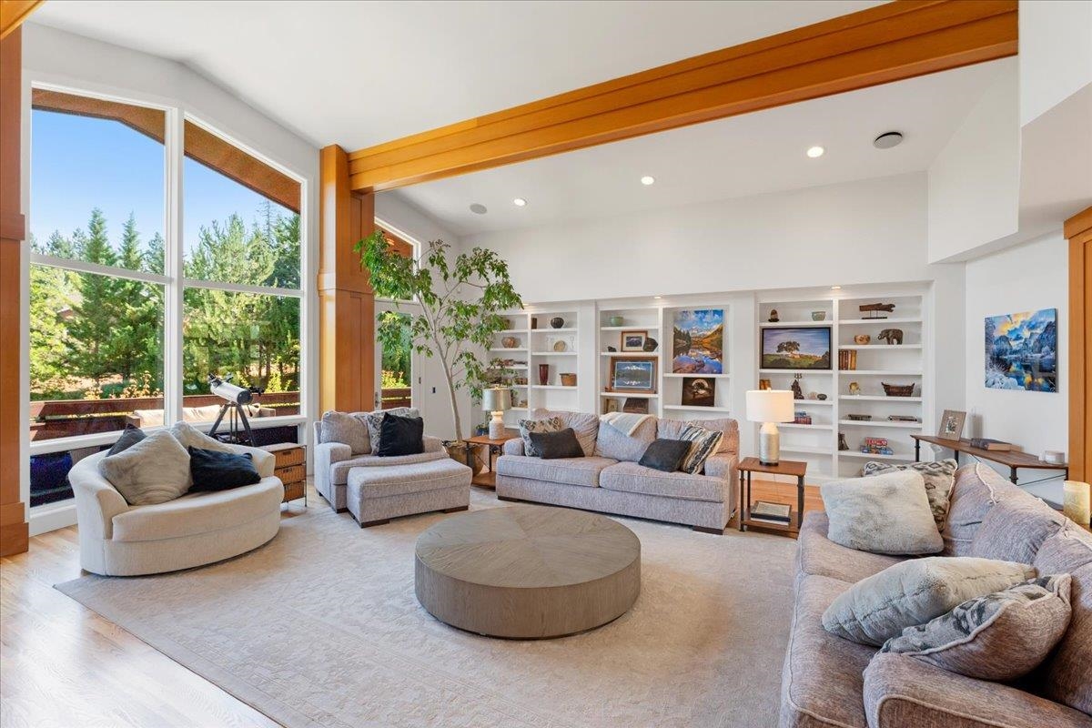 735 Siskiyou Lake Blvd