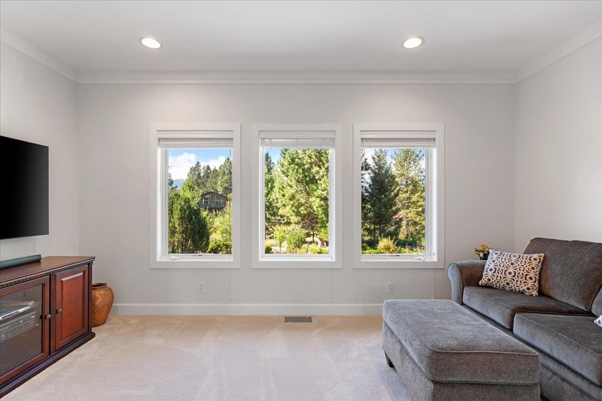 735 Siskiyou Lake Blvd