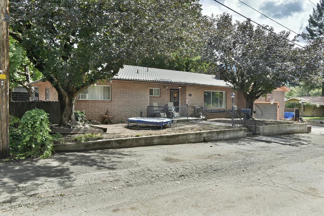 4936 Masson Dr