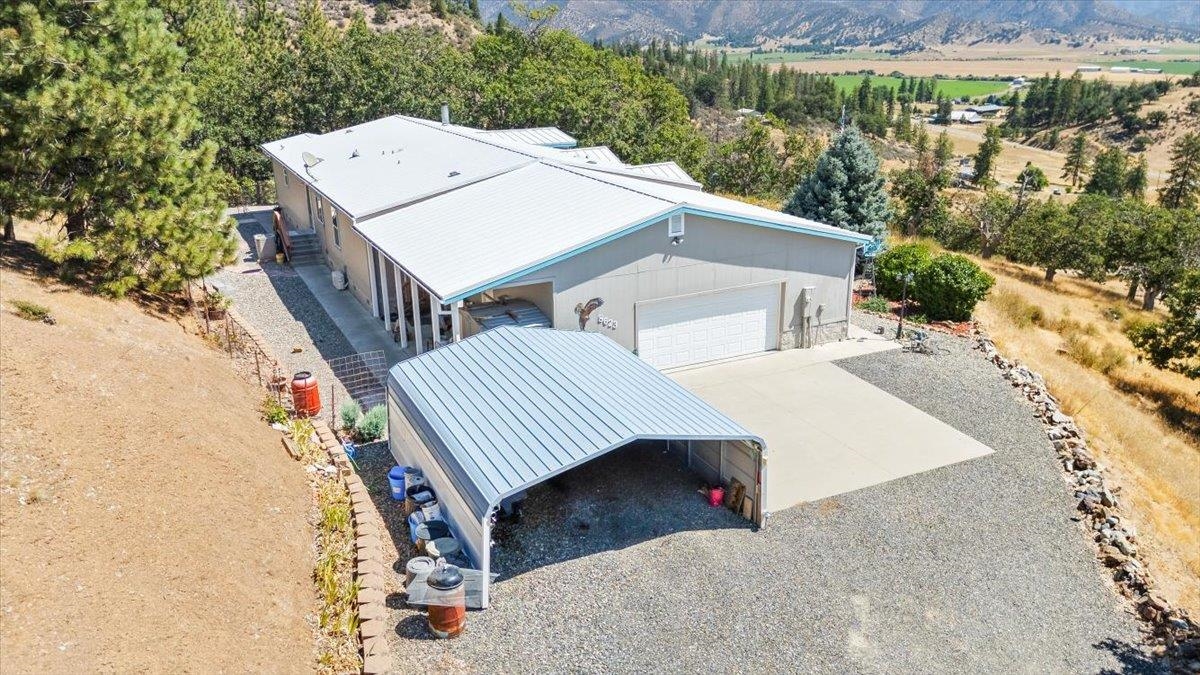 8623 N Highway 3