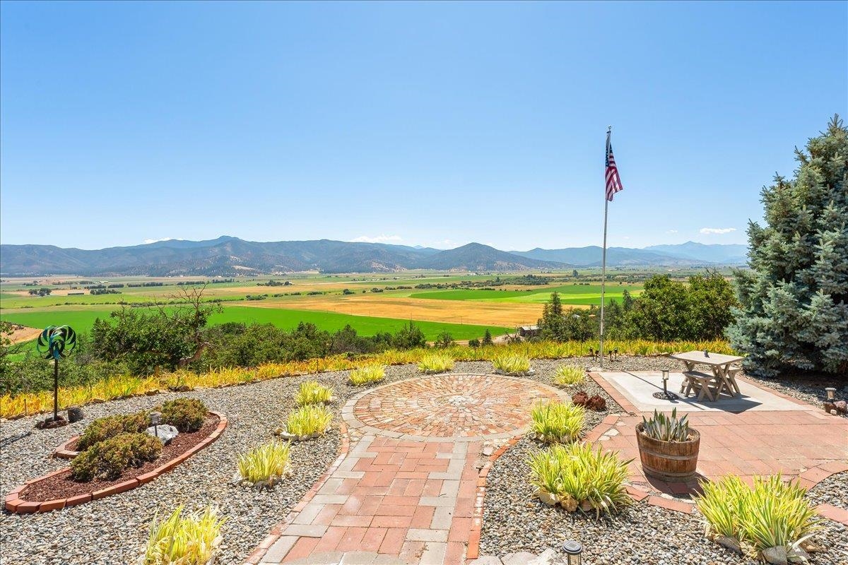 8623 N Highway 3