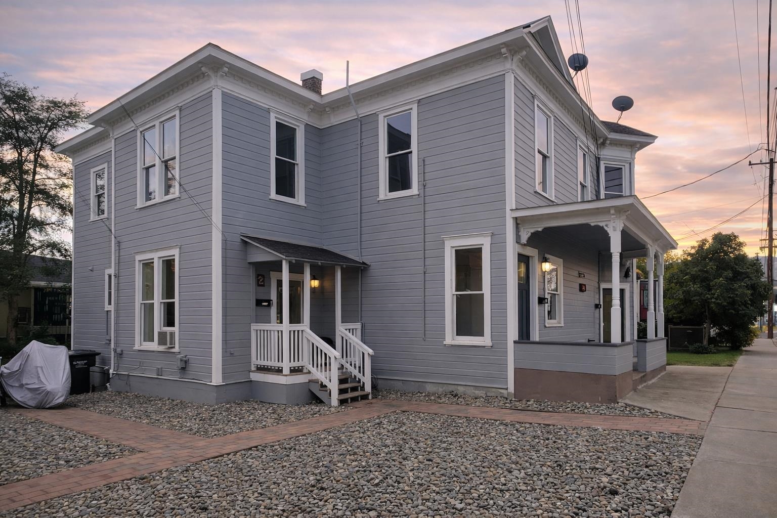 208 N Oregon St