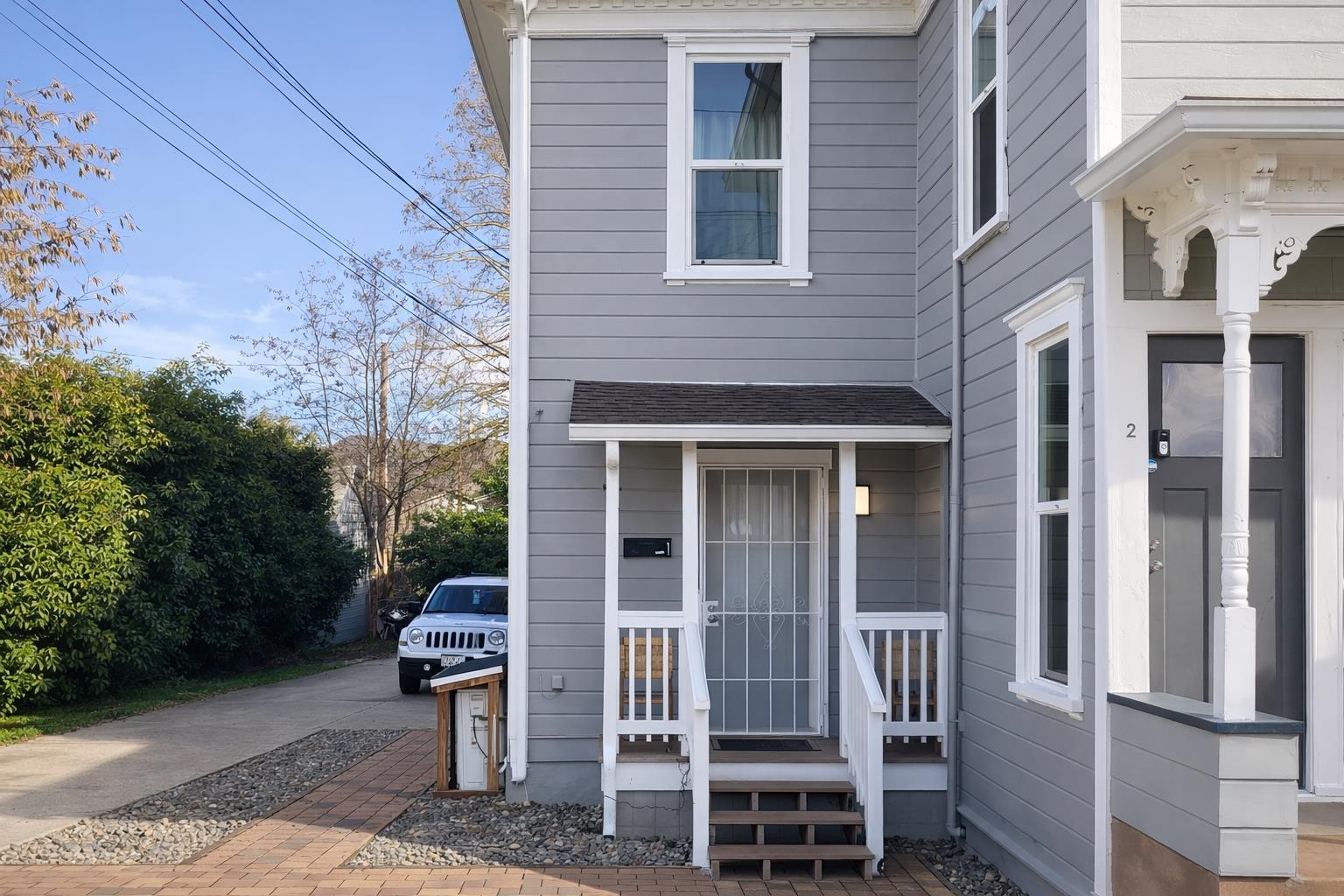 208 N Oregon St