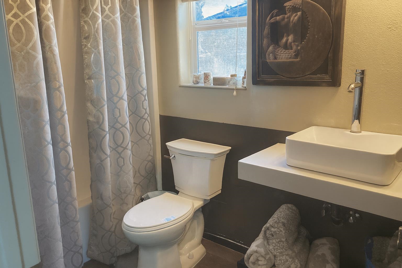 5906 Helm Pl