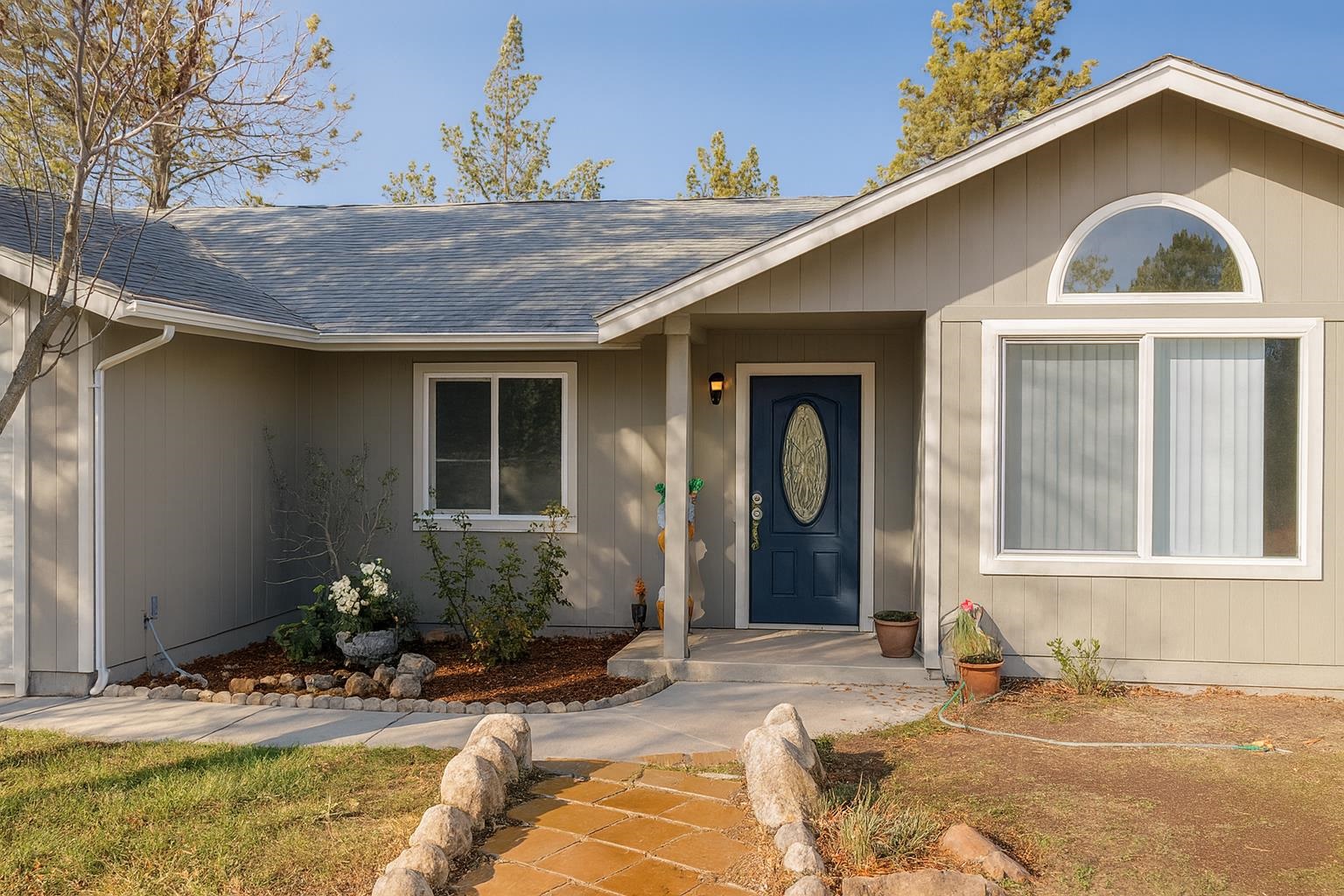 5906 Helm Pl