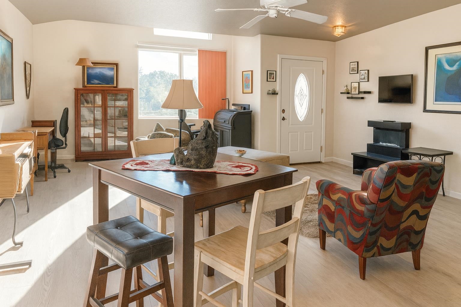 5906 Helm Pl