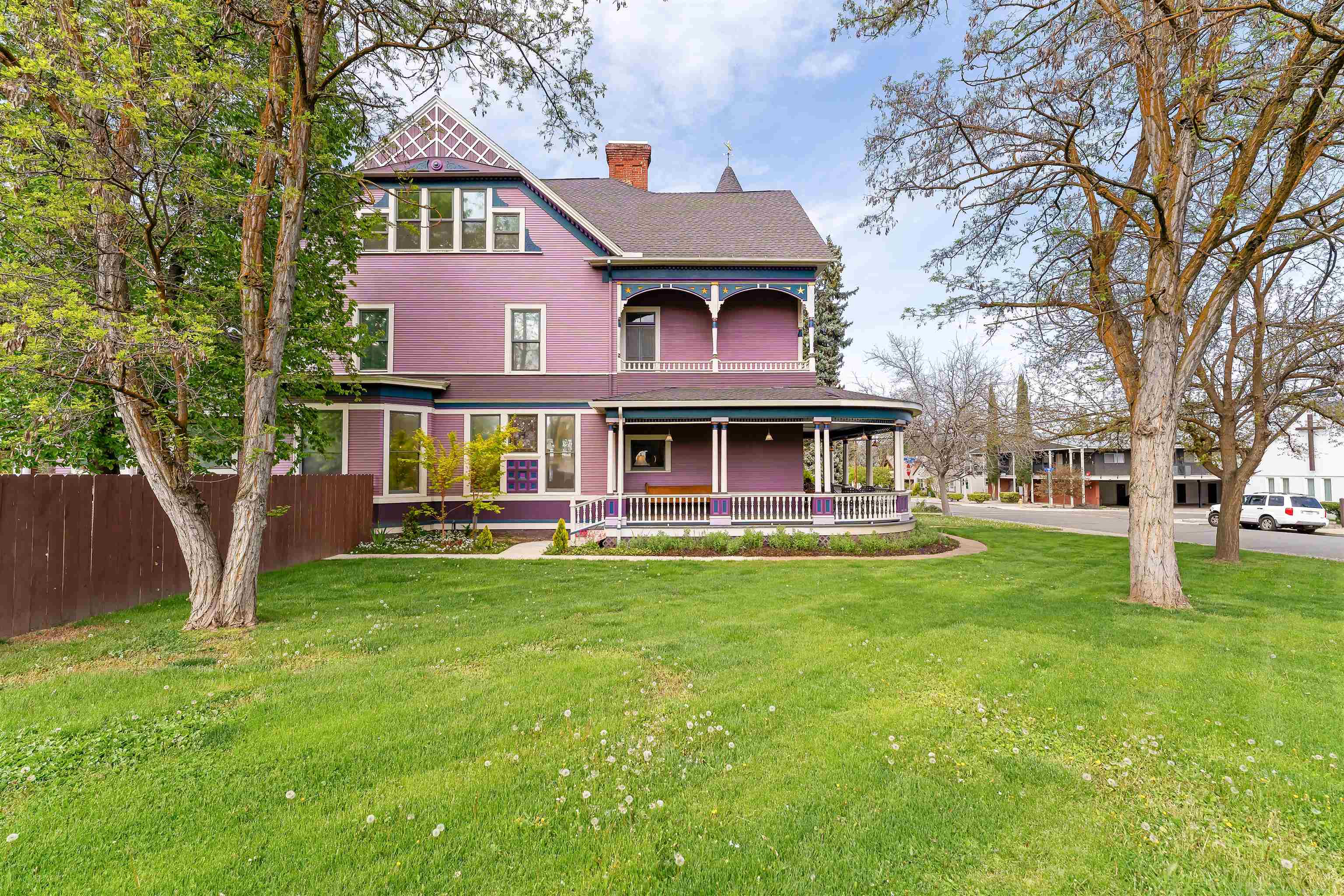 223 N Oregon