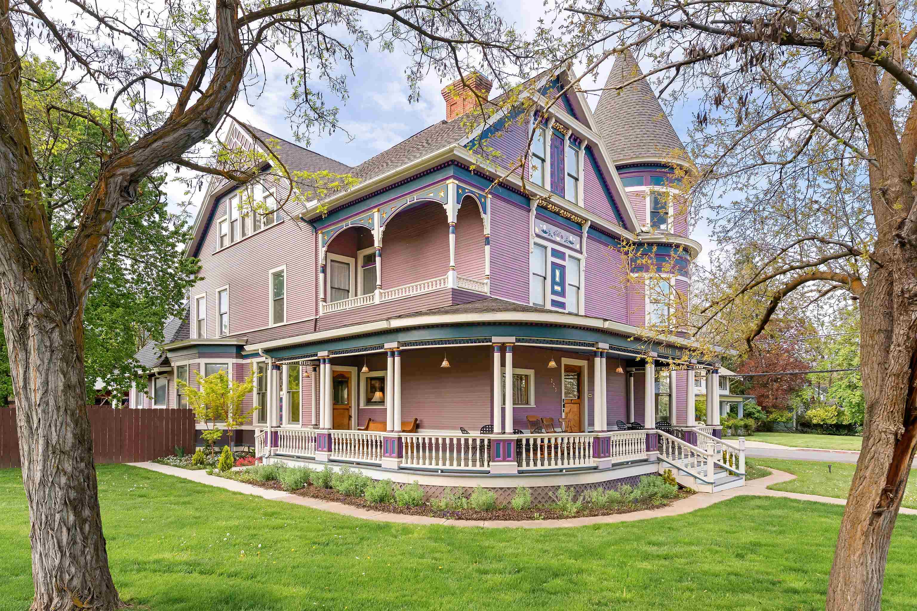 223 N Oregon