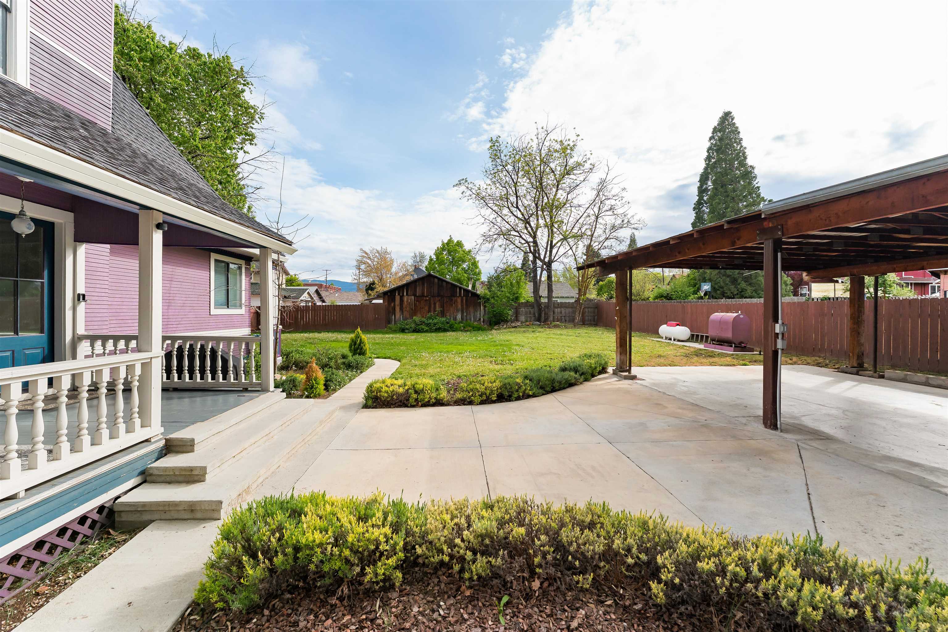 223 N Oregon