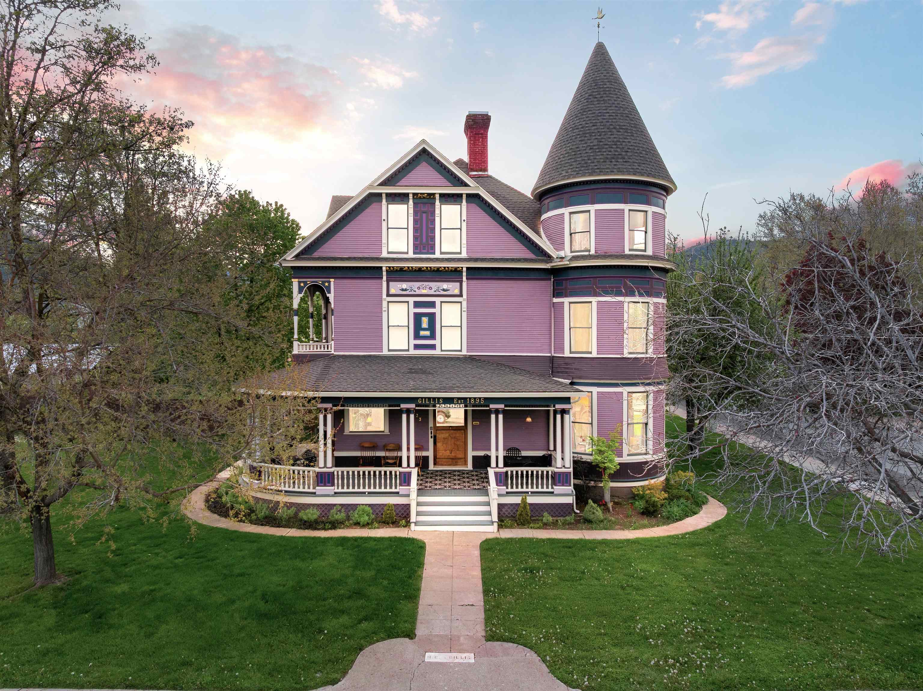 223 N Oregon