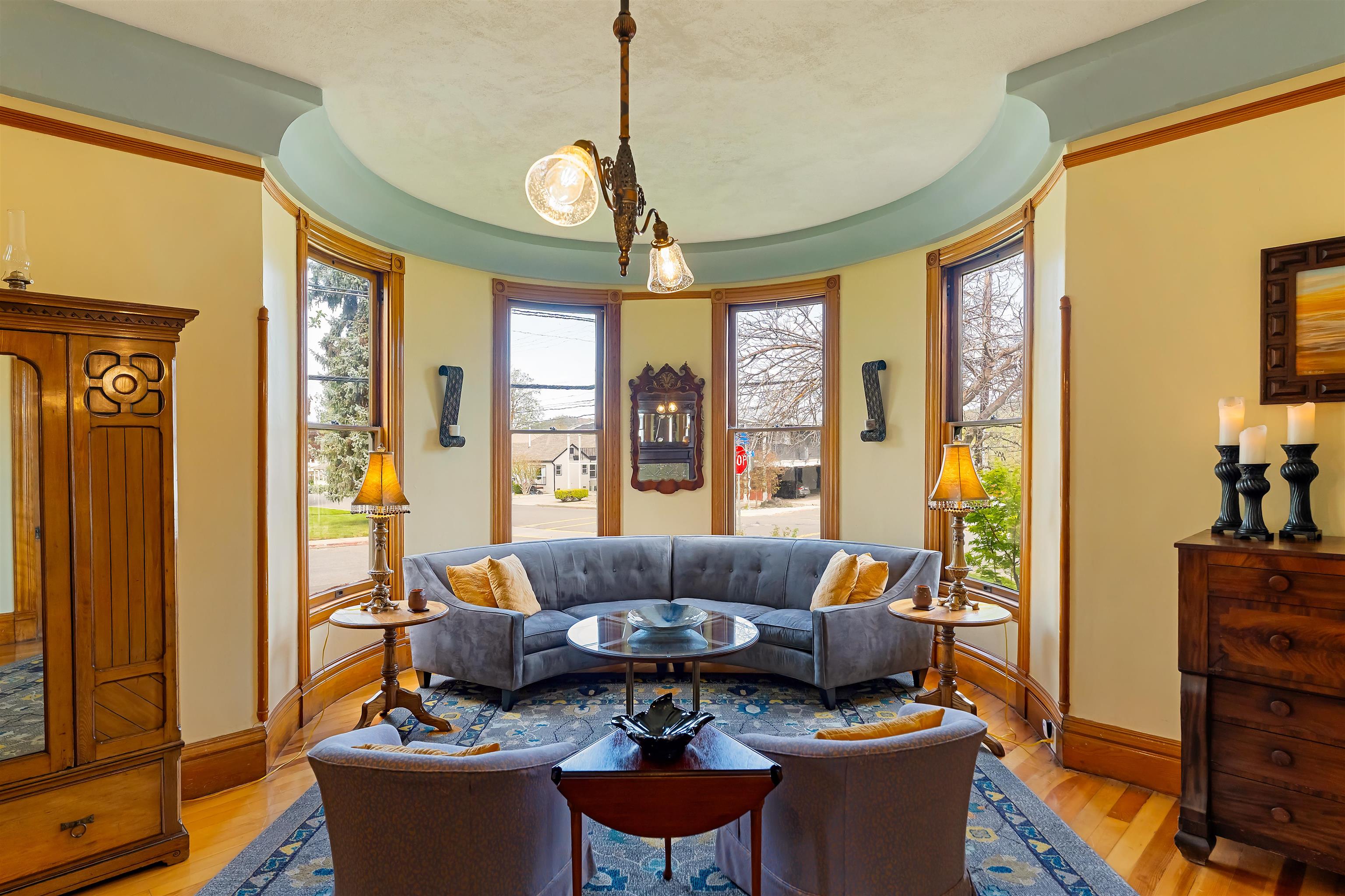 223 N Oregon