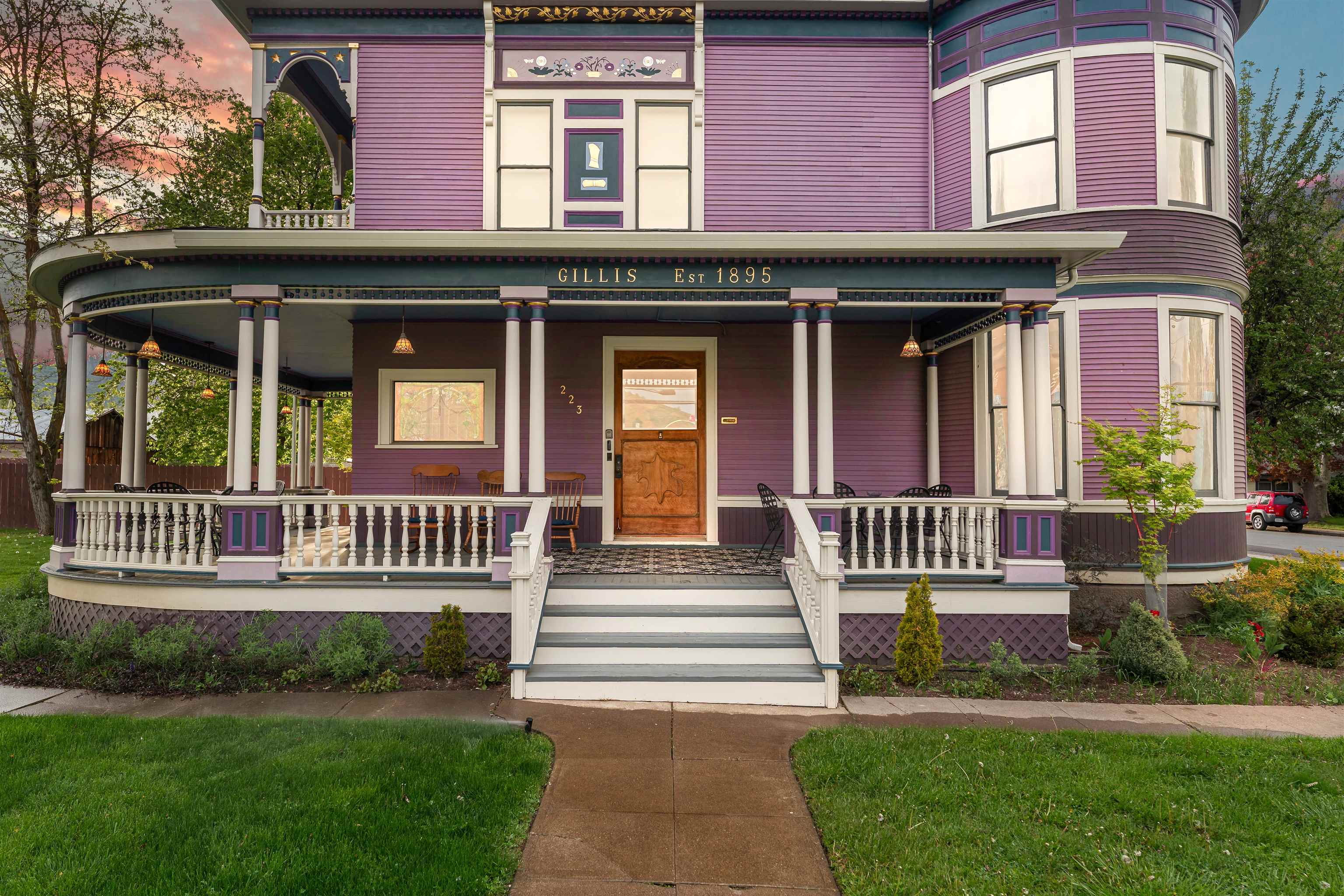 223 N Oregon