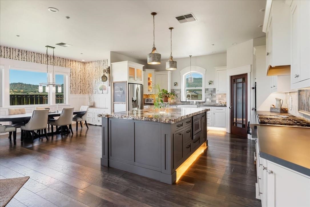 1521 Phillipe Ln