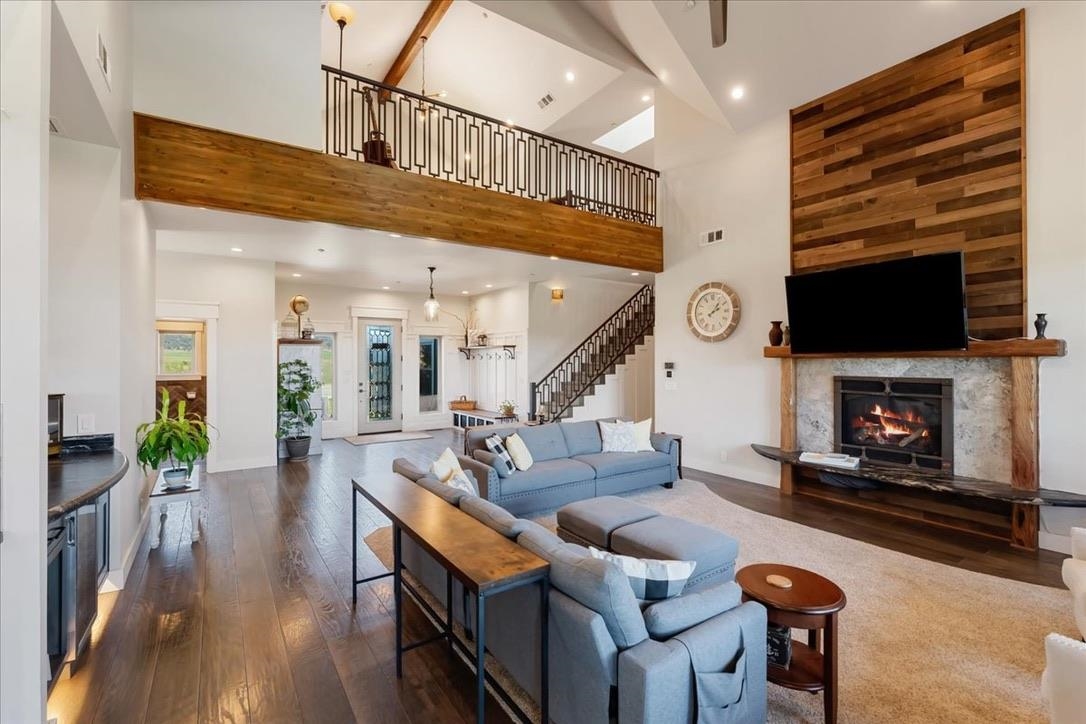 1521 Phillipe Ln