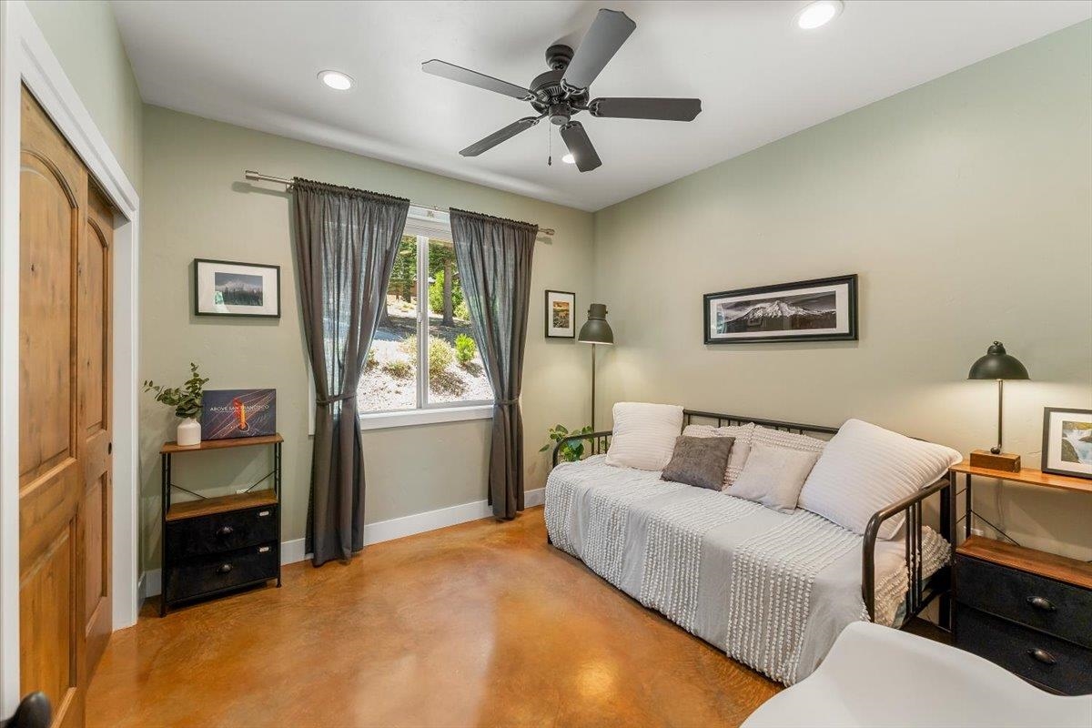 2331 Mountain View Dr