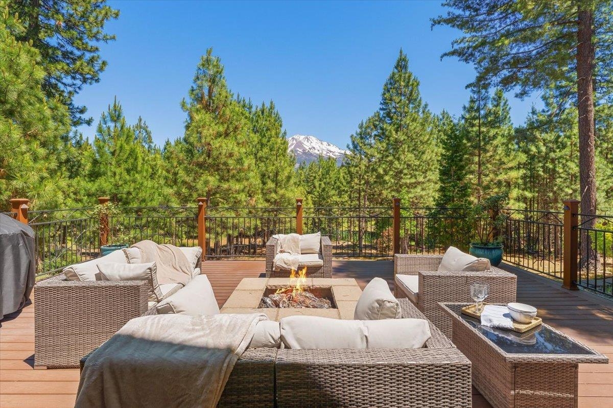 2331 Mountain View Dr
