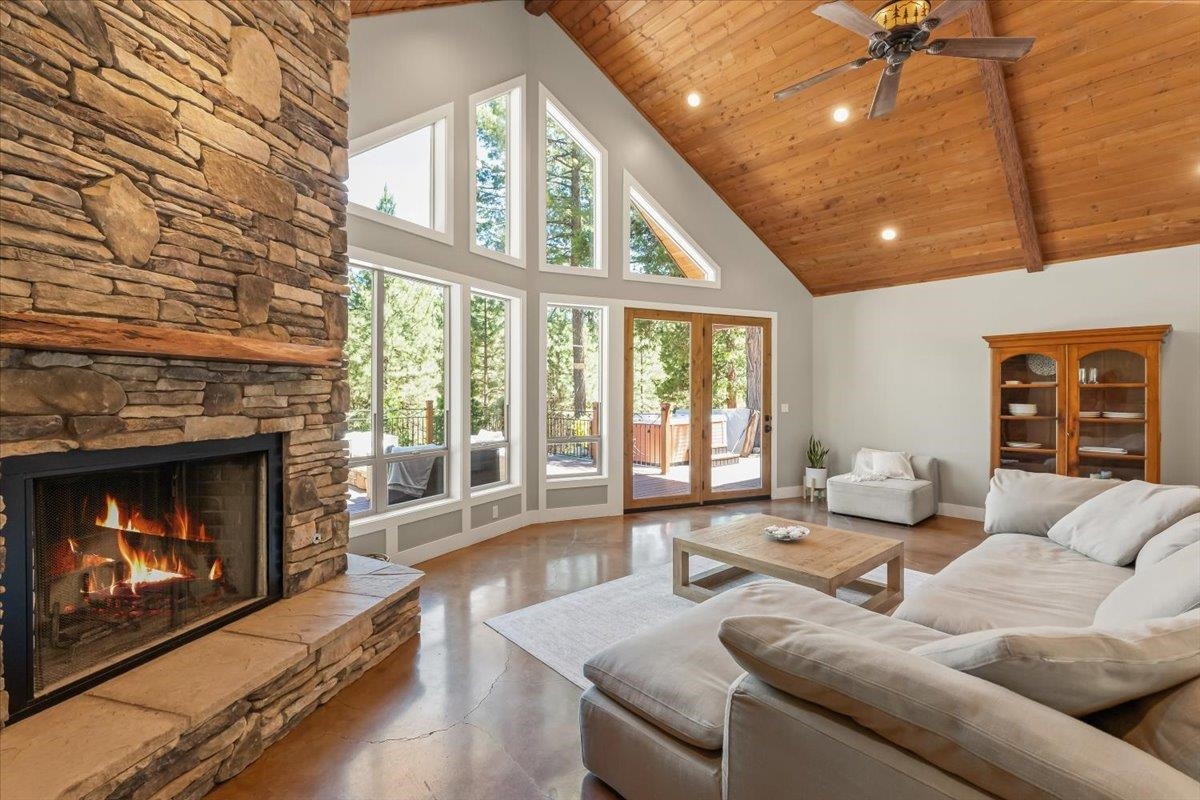 2331 Mountain View Dr