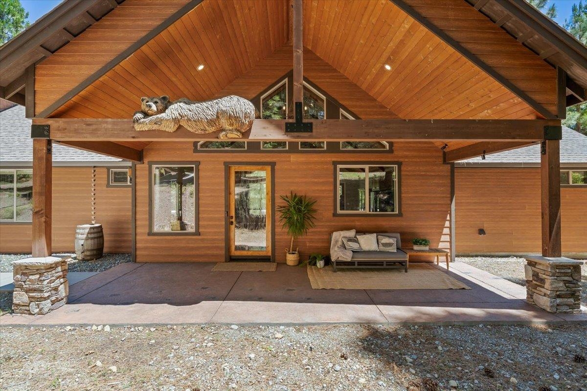 2331 Mountain View Dr