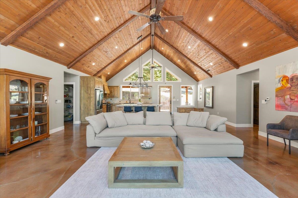 2331 Mountain View Dr